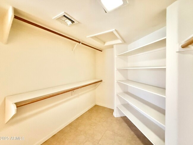 Building Photo - 2718 E Bighorn Ave