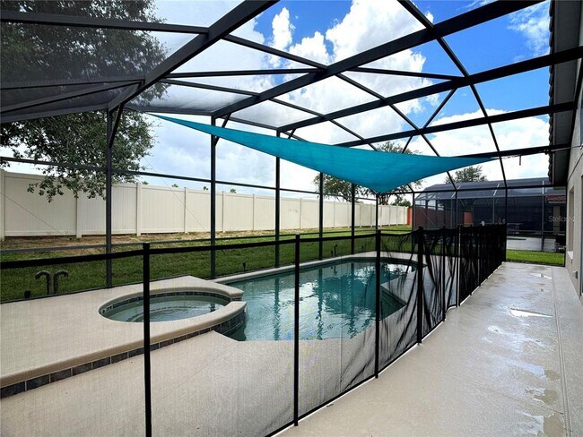 Building Photo - 538 Solana Cir