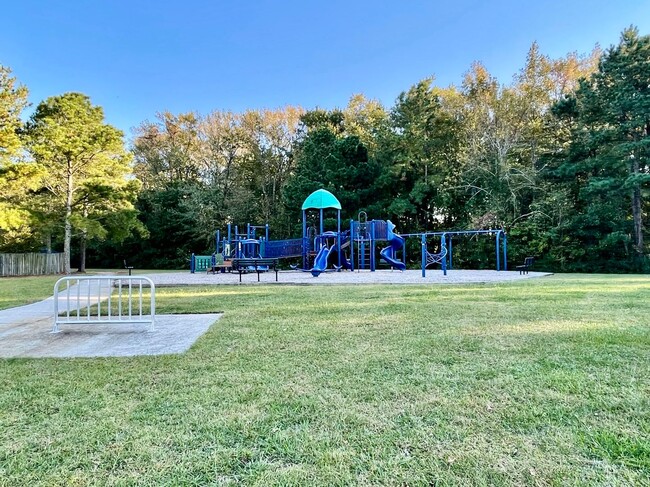 Building Photo - Ready 07-07-25!! Fantastic 4-Bedroom Home ...
