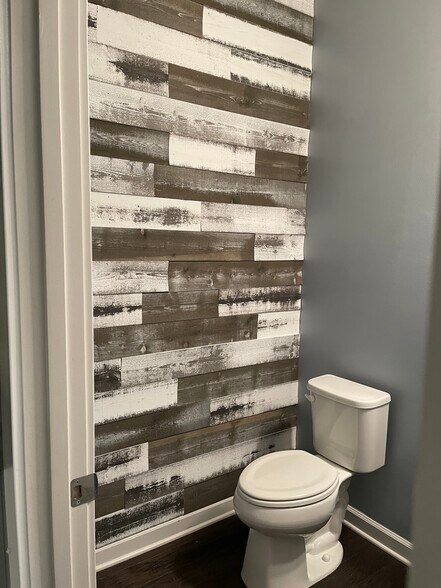 Half bath off kitchen level - 1702 Gray Shale Ter SE