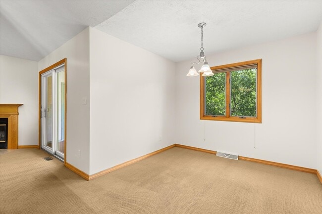 Building Photo - 2427 Reynolds Manor Dr