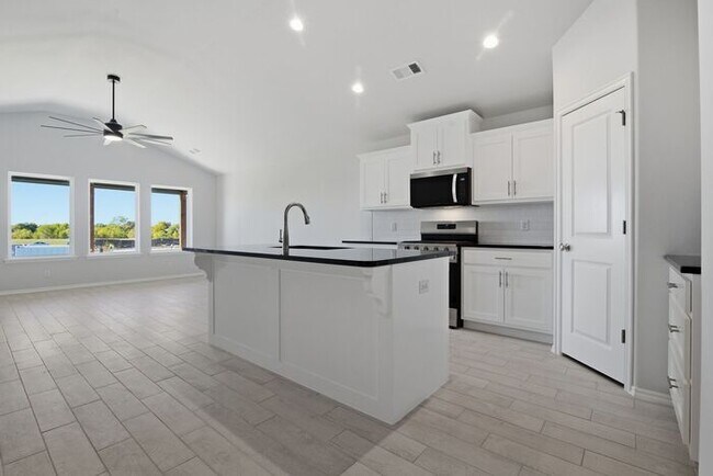 Building Photo - Spacious 4 Bed Home in Owasso – Open Living + Modern Kitchen