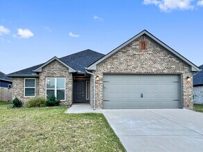Building Photo - Move-in Special: 50% off second full month...