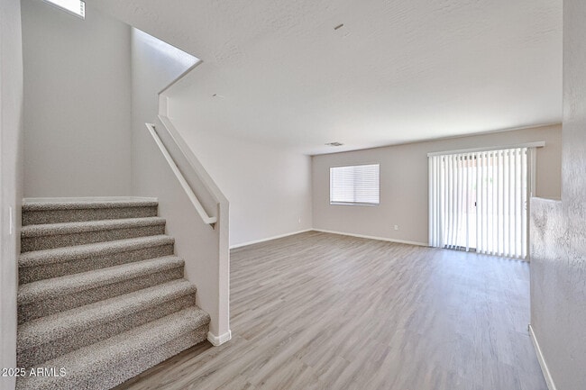 Building Photo - 8605 W Jocelyn Terrace