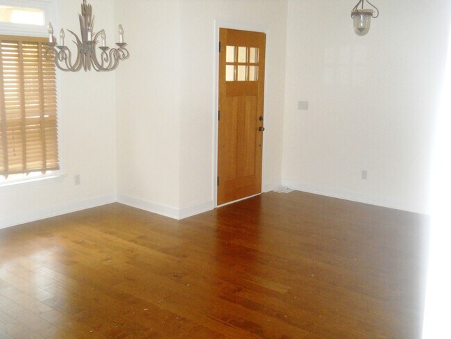 Building Photo - 4602 Ridgeview Cir
