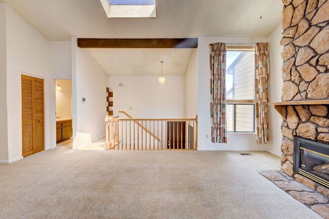 Building Photo - $2,350 - 2 Bed, 2 Bath Townhome in Lakewoo...