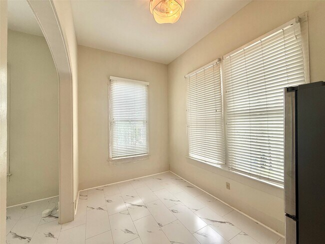 Building Photo - 1427 Church St