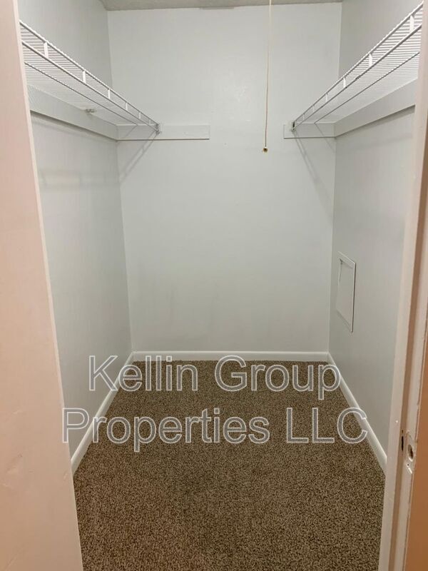 Building Photo - 858 Fox Lake Dr