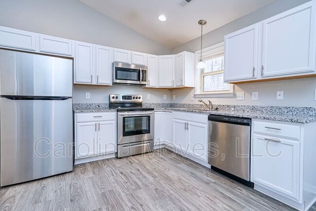 Building Photo - 352 Greymark Ln