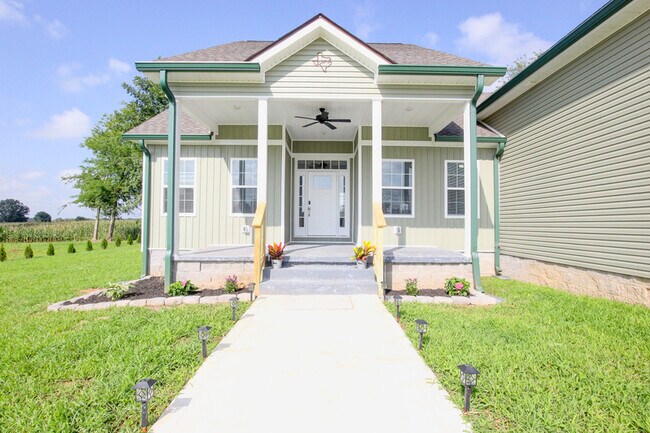 Building Photo - 133 Riverbend Dr