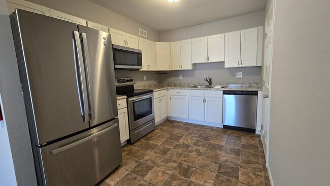 Building Photo - 103 Chaucer Rd