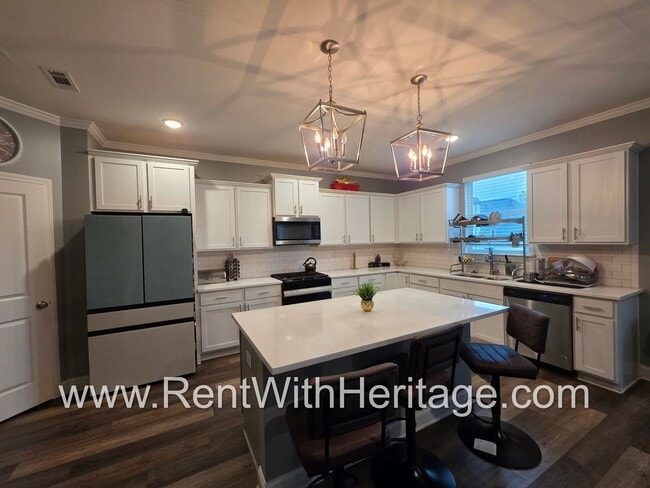 Building Photo - Amazing 5 Bedroom/ 3 Bath Home in Sweetwater, a Swim Tennis Community/ Attention to Detail / Grea...