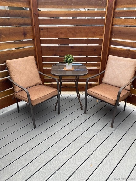 Building Photo - 424 W University Ave