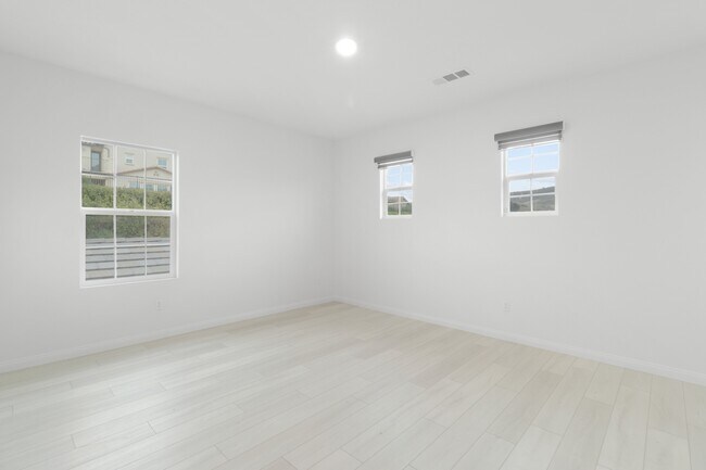 Building Photo - 3511 Pear Ct