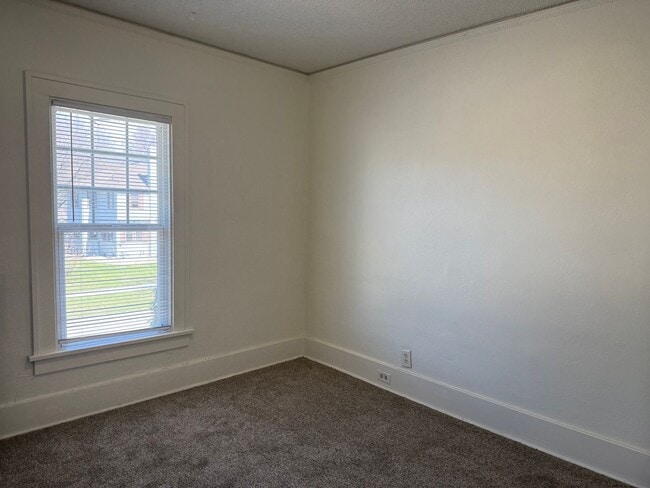 Building Photo - HATCH AND YOUNG 722