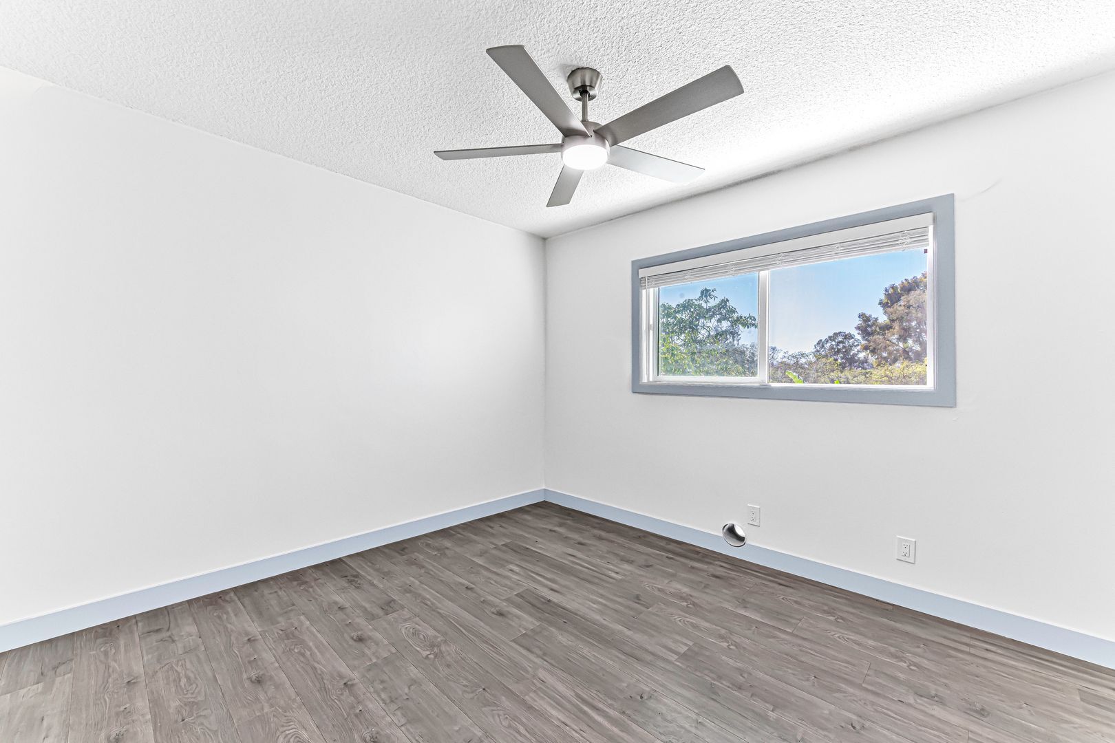 Building Photo - 210 E 29th St