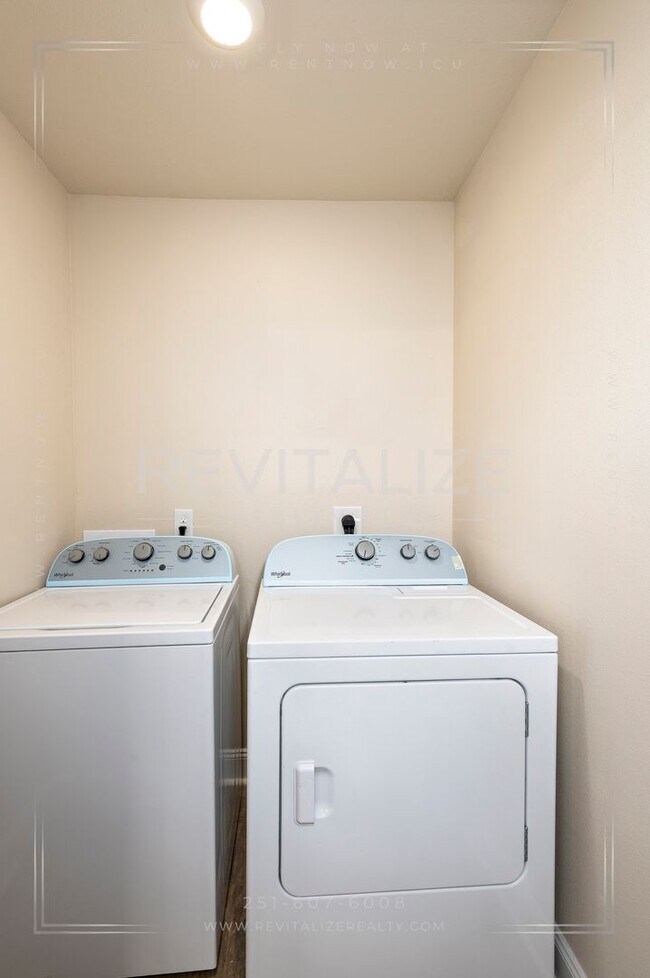 Building Photo - 1704 McGill Ave