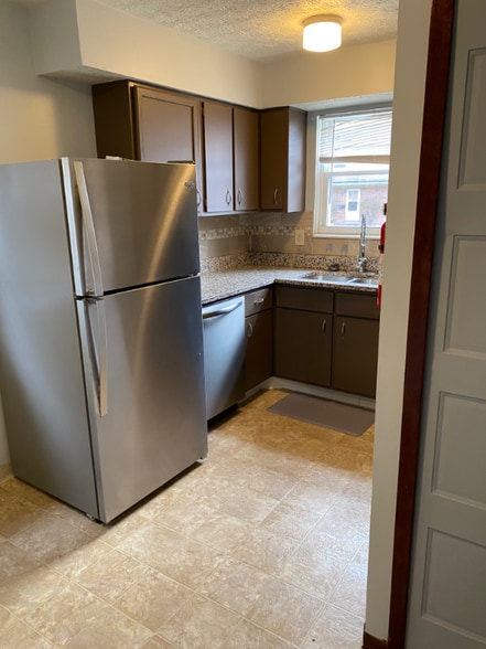 Building Photo - 136 W Pacemont Rd