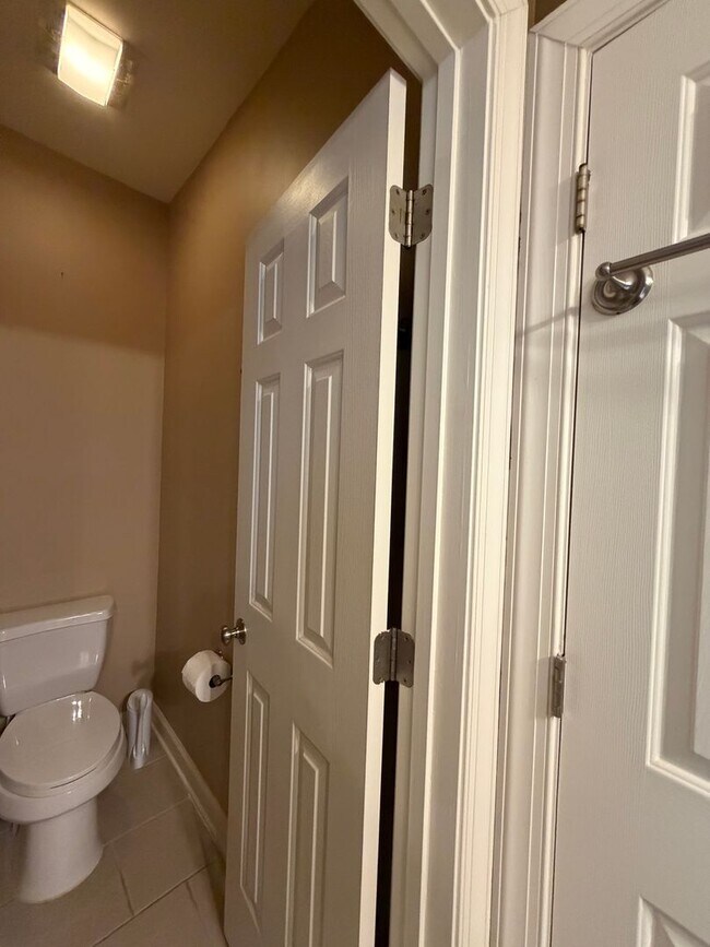 Building Photo - Carolina Lakes Gated Community!!