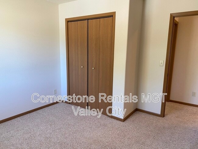 Building Photo - 508 10th Ave SE