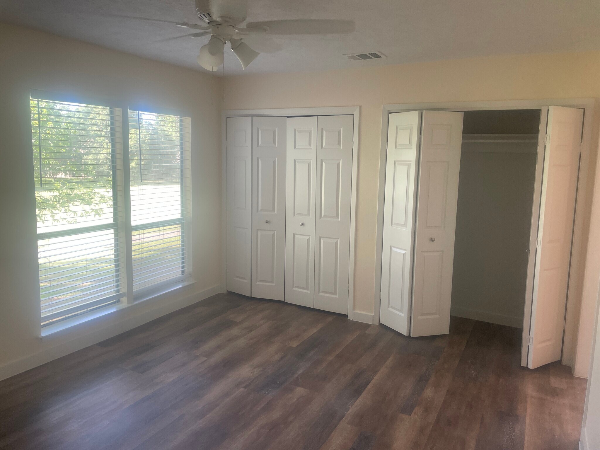 Master bedroom, golf course view double closet - 1500 S Diamondhead Blvd