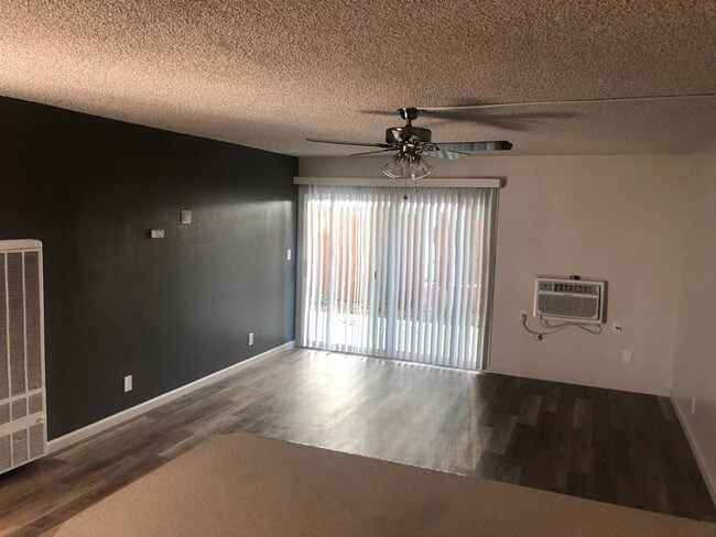 Building Photo - 5920 Stanley Ave