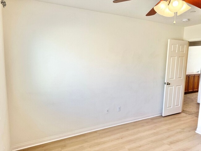 Building Photo - Huge 3 bed 2 bath Home In Storey Park Neig...