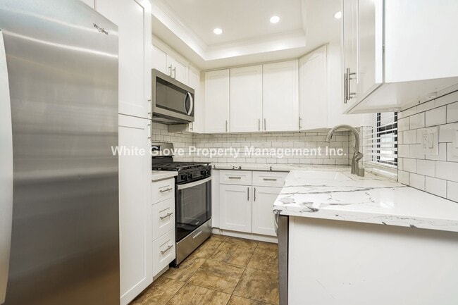 Building Photo - Lovely Updated 2 Bedroom Gated Townhome in Cypress