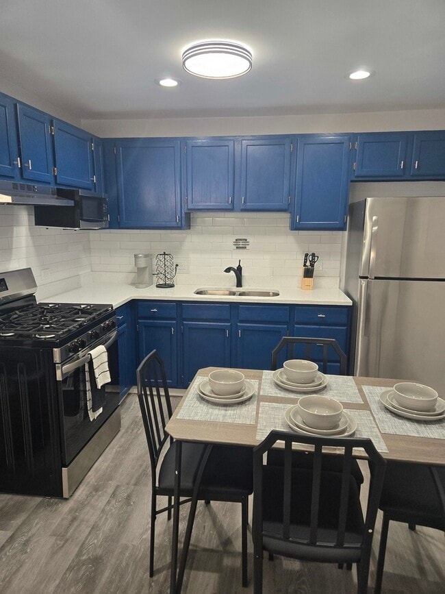 Building Photo - 8304 S Kedzie Ave