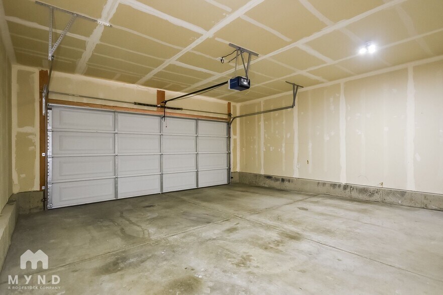 Building Photo - 961 Stonehaven Dr