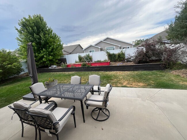Building Photo - Beautiful single-family home in Berthoud!