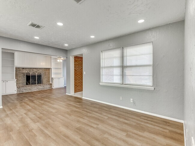 Building Photo - 316 W Bass Ave