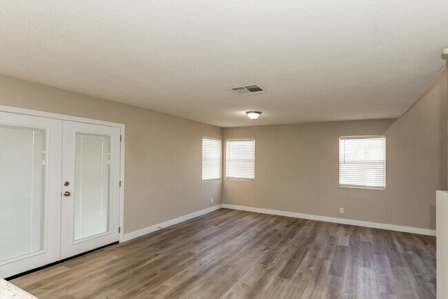 Building Photo - 229 Comanche Ct