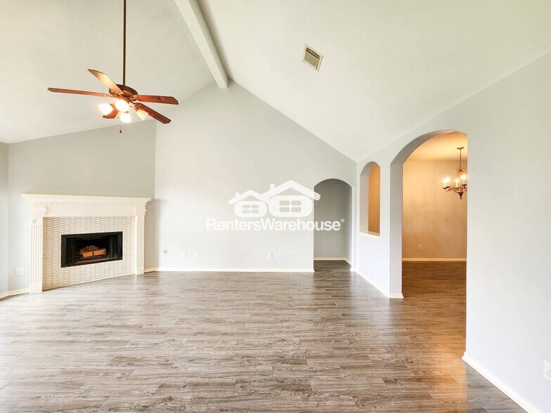 Building Photo - 11902 White Water Bay Dr