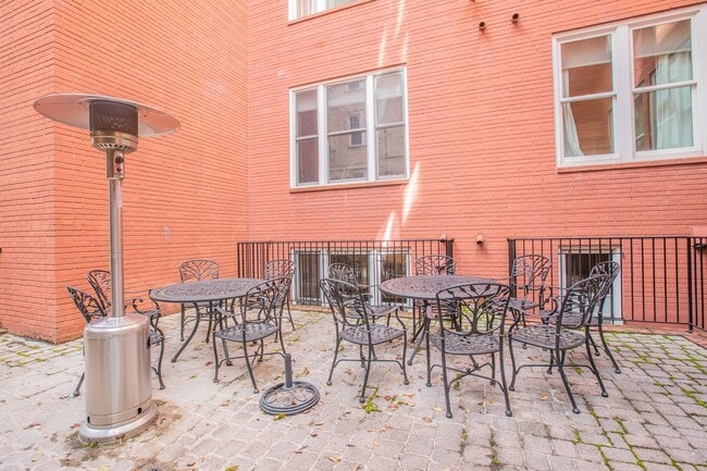 Building Photo - Amazing 1 BR/1 BA Condo in Dupont Circle!