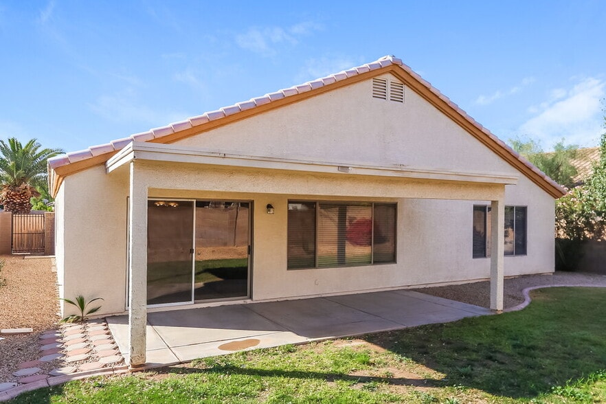 Building Photo - 8748 W Salter Dr