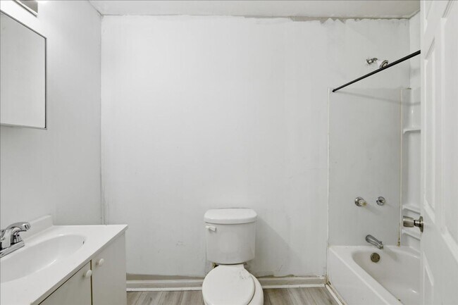 Building Photo - 2828 N Gale St