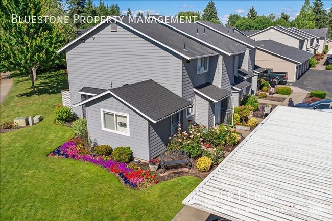 Building Photo - New LVP flooring in this Spacious 2-bedroo...