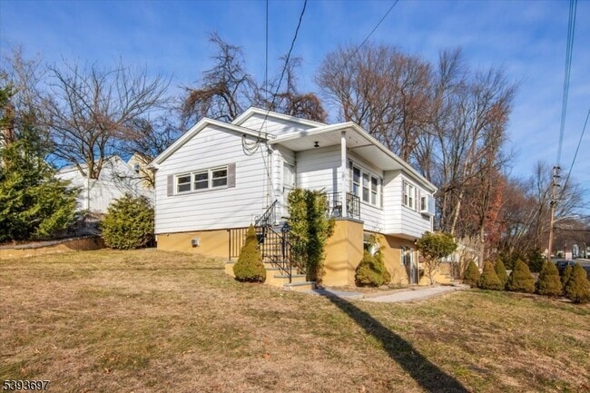 Building Photo - 301 Riverview Rd