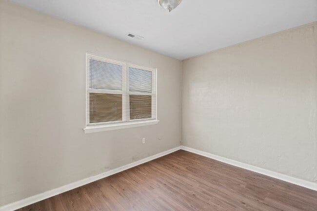 Building Photo - 3 BEDROOM BRICK TOWNHOME FOR RENT IN NORFOLK