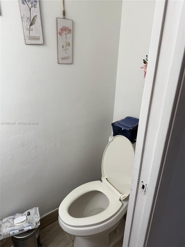 Building Photo - 2608 W 54th Pl