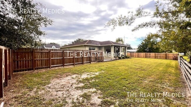 Building Photo - 2372 Sunnyview Dr