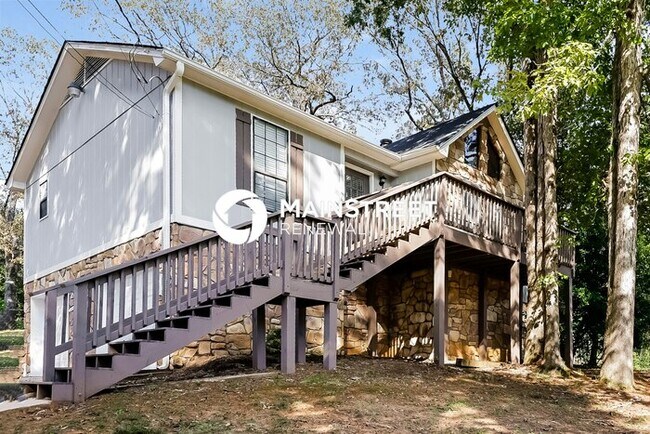 Building Photo - 3 Bedroom Pet-Friendly Home in HUEYTOWN, AL with Main Street Renewal