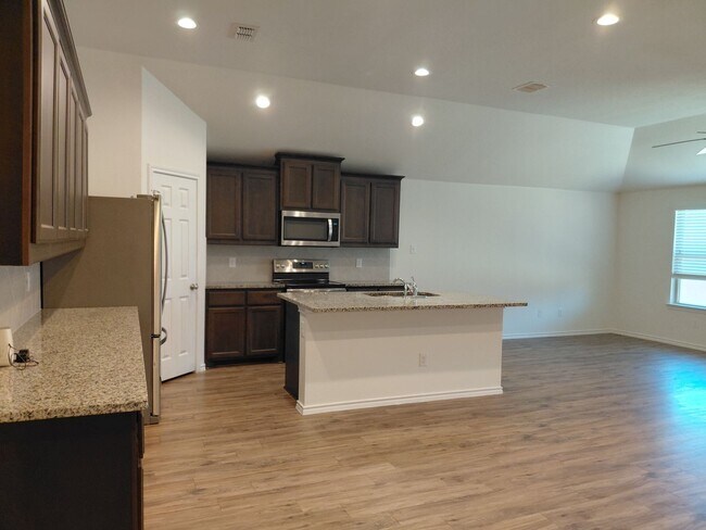 Building Photo - 4/2/3 located within 3 miles of Weatherford High School