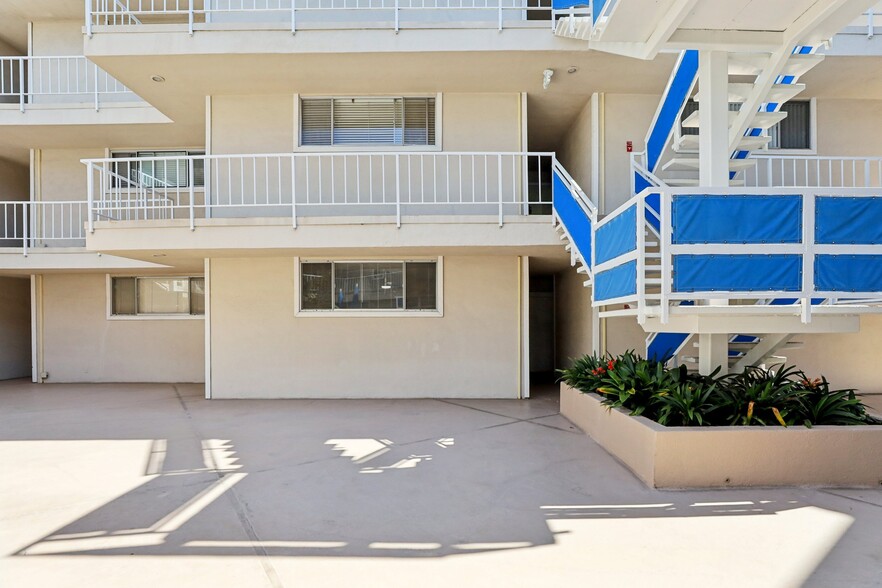 Building Photo - 383 Bay Shore Ave