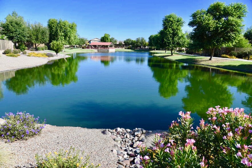 Building Photo - 3750 E SAWTOOTH DR