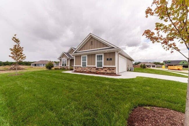Building Photo - 4825 Kenora Dr