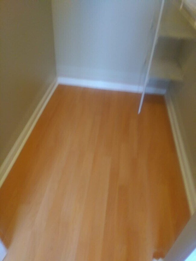 Building Photo - 1 bed, 1 bath condo at Sunset Lake, a wate...
