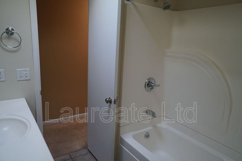 Building Photo - 1853 S Oakland St