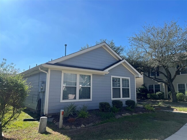 Building Photo - 11956 Chanteloup Dr